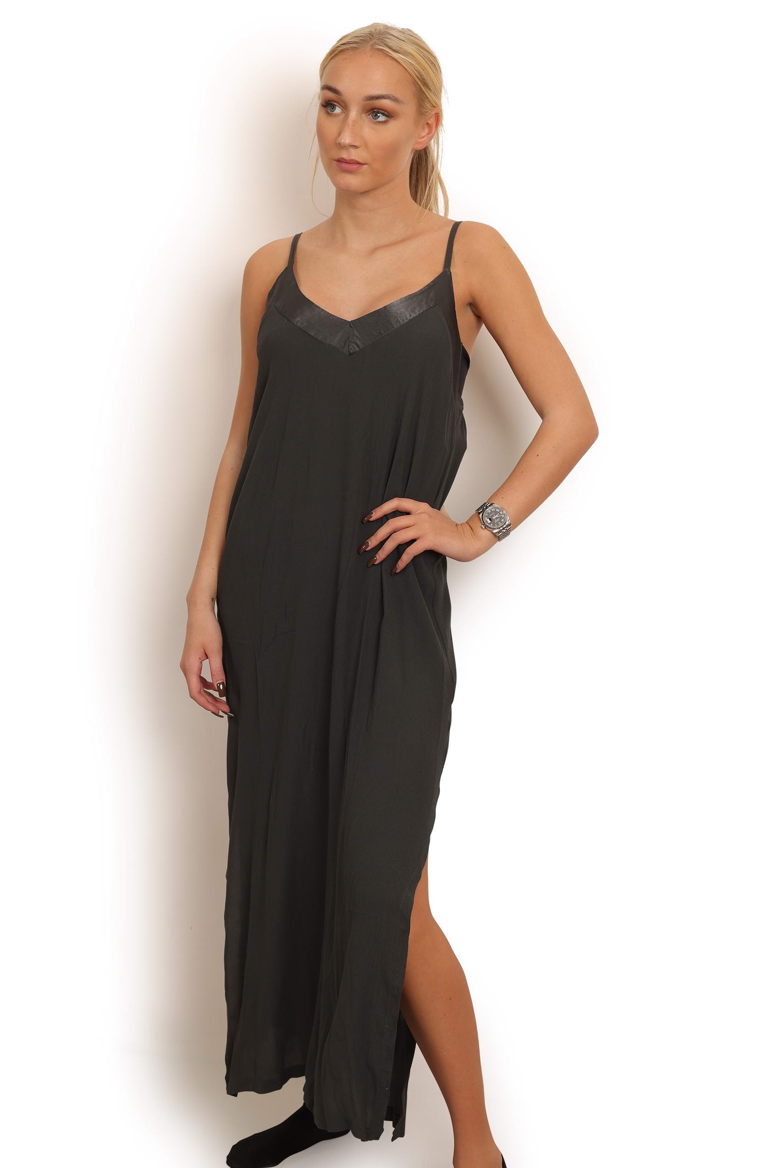 Lang kjole med slids i mørkegrå style 6063