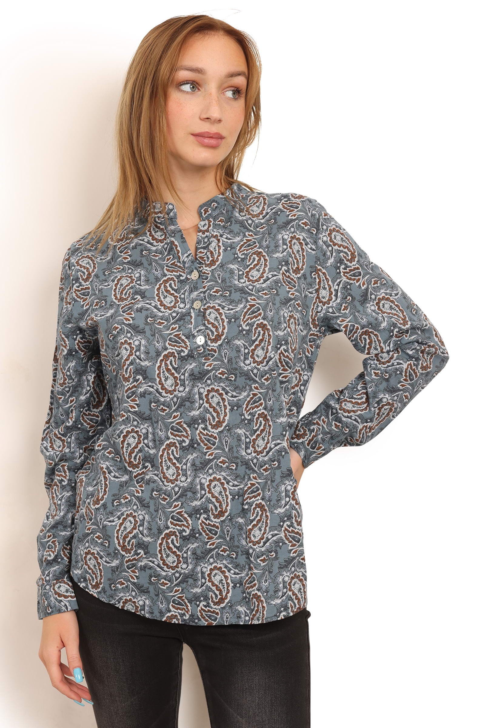 Skjorte i mørkeblåt paisley print style 1147